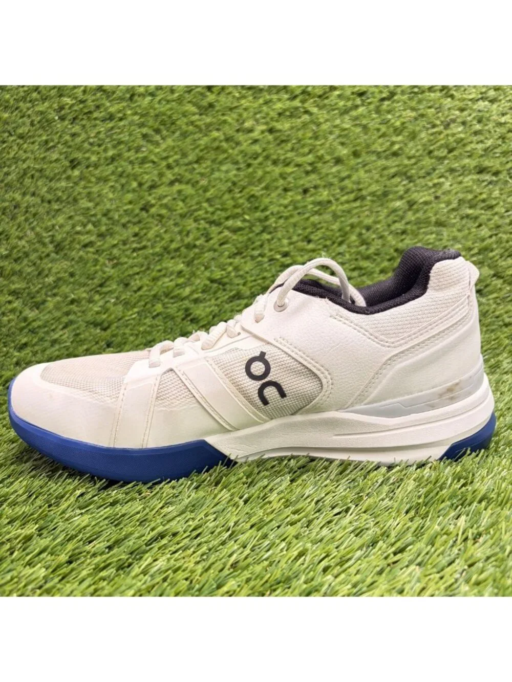 On The Roger Clubhouse Pro Womens Size 8 White Athletic Running Shoes Sneakers